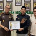 Kejari Pasaman Terima Penghargaan dari GRANAT atas Dedikasi Edukasi Bahaya Narkotika