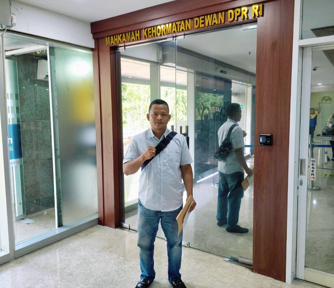 Ketua DPW Komunitas Pemberantas Korupsi Sumatera Barat, Darlinsah, S.H., LL.M di MKD DPR RI, Selasa (2/9/2025).