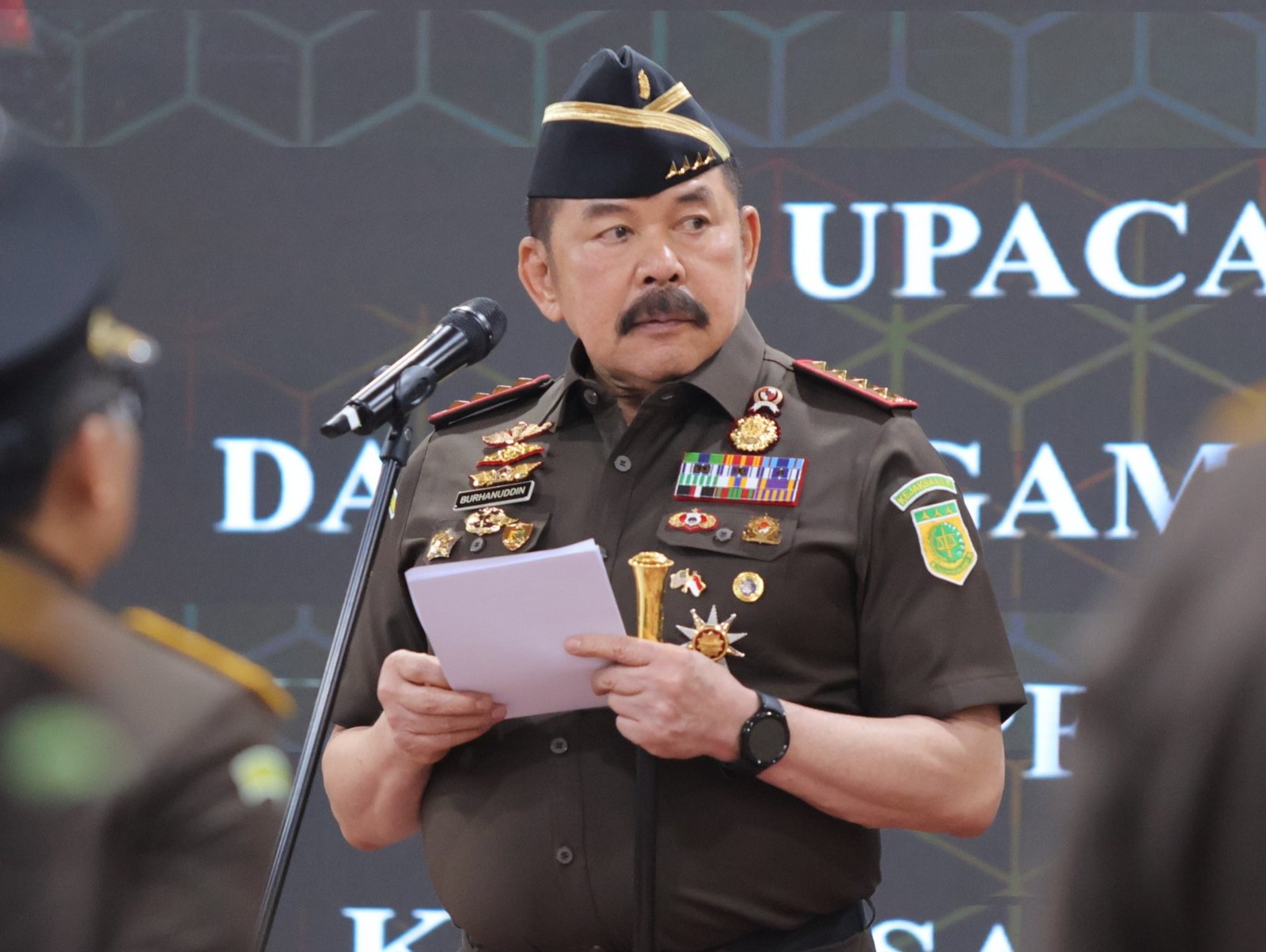 Jaksa Agung Republik Indonesia Prof. Dr. ST Burhanuddin, pimpin upacara pelantikan dan pengambilan sumpah 17 (tujuh belas) Kepala Kejaksaan Tinggi (Kajati) dan 20 (dua puluh) Pejabat Eselon II Kejaksaan Agung. Pelantikan dan Pengambilan Sumpah Jabatan ini dilaksanakan di Gedung Utama Kejaksaan Agung pada Kamis, 23 Oktober 2025