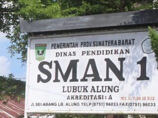 SUMBAR: Kacabdin Minta Kepala SMAN 1 Lubuk Alung Kembalikan Uang Komite Anak Panti Sosial