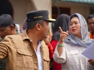 Titiek Soeharto Turun ke Padang Tinjau Lokasi Banjir, Vasko Minta Dukungan Pusat