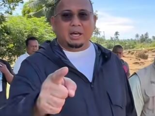 Dari Lokasi Banjir Padang, Andre Rosiade Desak Gubernur Pimpin Penindakan Pembalakan Liar