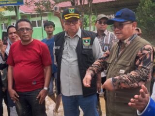Mendikdasmen Tinjau SMAN 1 Batang Anai yang Terparah Terdampak Banjir