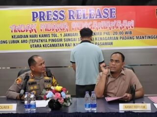 Kapolres Pasaman, AKBP Muhammad Agus Hidayat didampingi Kasat Reskrim Polres Pasaman, AKP Fion Joni Hayes