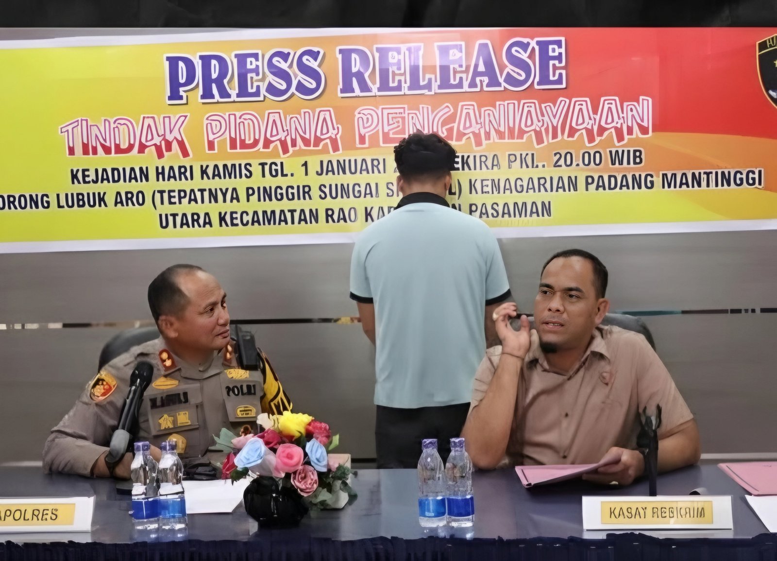 Kapolres Pasaman, AKBP Muhammad Agus Hidayat didampingi Kasat Reskrim Polres Pasaman, AKP Fion Joni Hayes