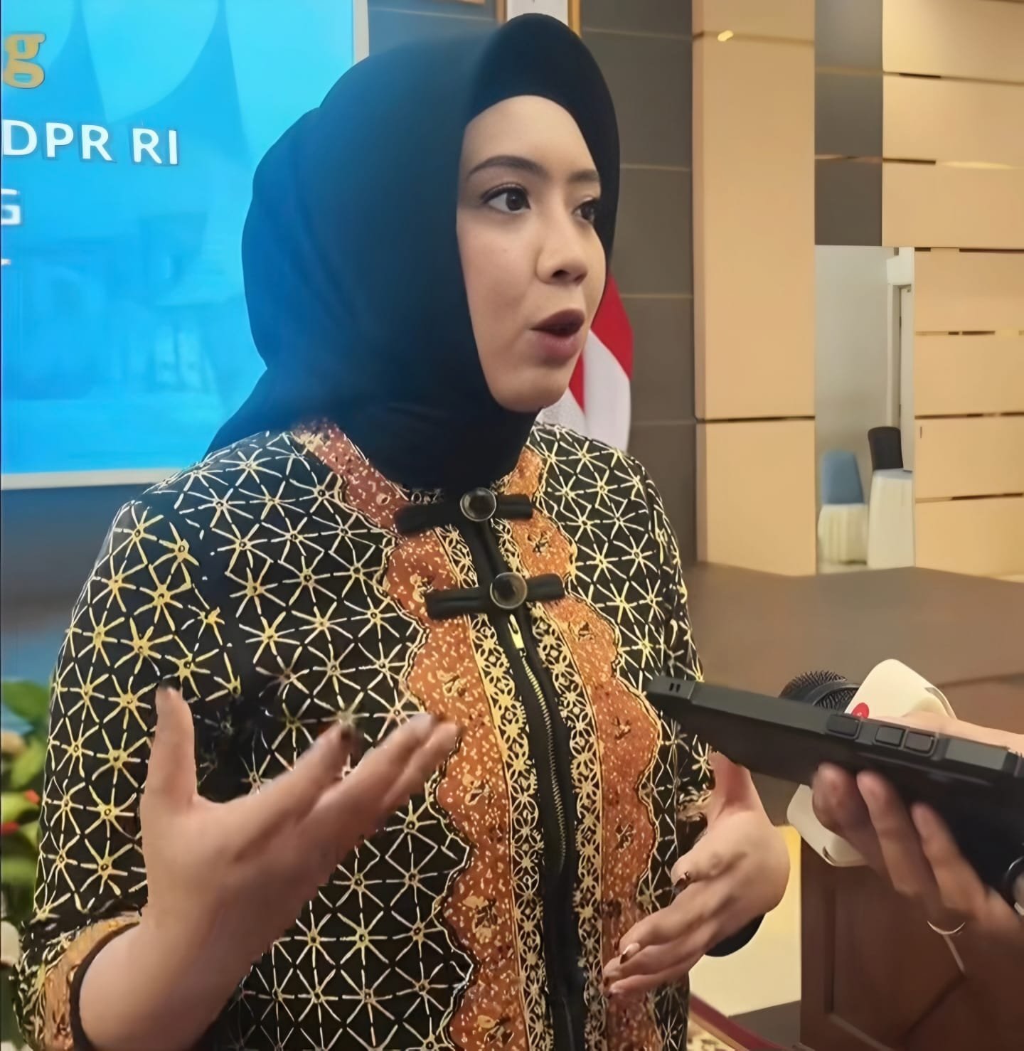 Cindy Monica, Anggota Komisi II DPR RI saat Kunjungan Kerja Komisi II DPR RI ke Sumatra Barat di Padang, Jumat (20/2/2026), dalam rapat bersama Pemerintah Provinsi Sumbar