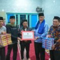 Mahyeldi Iktikaf di Masjid Nurul Hidayah Sijunjung, Serahkan Bantuan Rp25 Juta untuk Rehabilitasi
