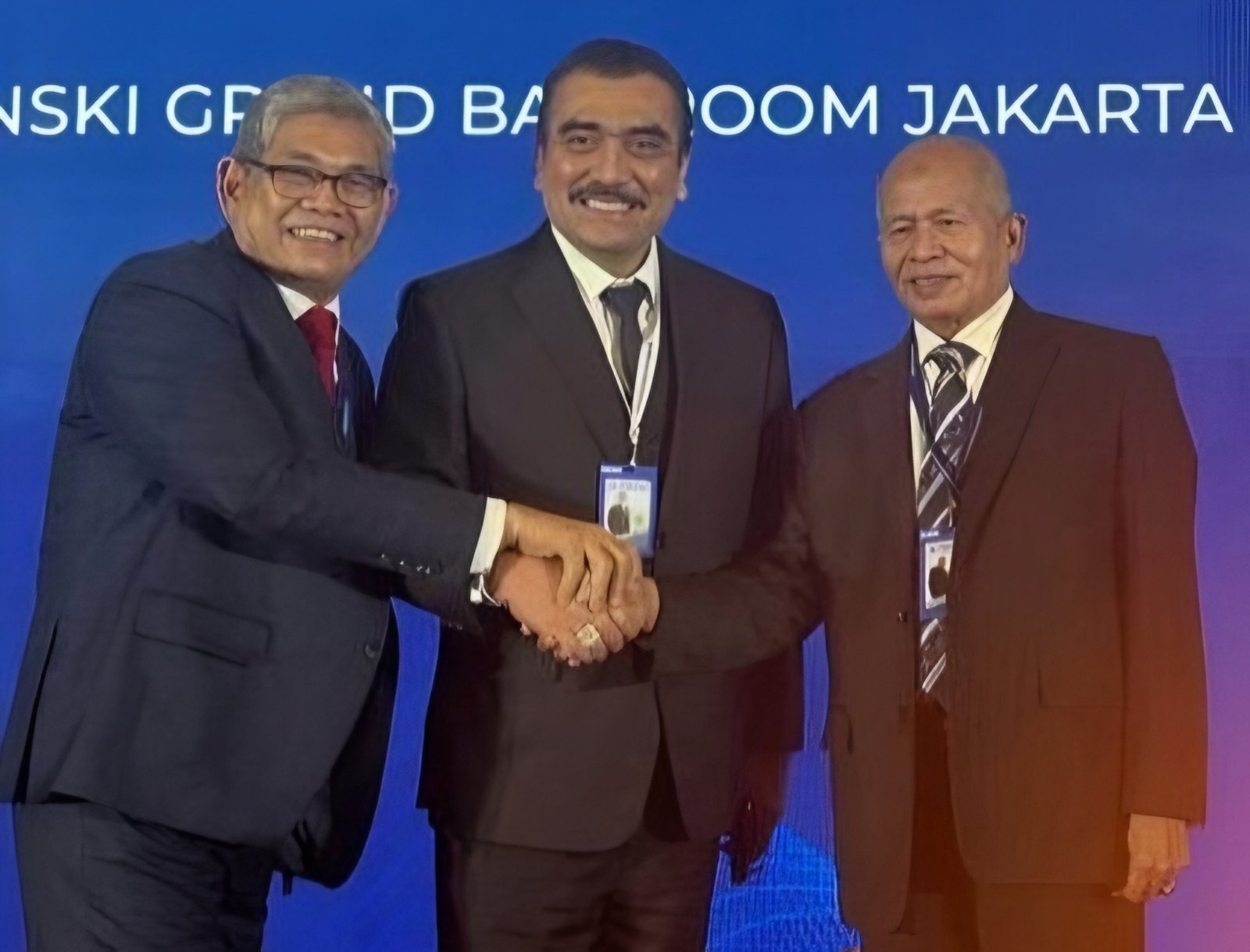 Foto: Dari kiri ke kanan Prof. Dr. H. Fauzi Yusuf Hasibuan, S.H., M.Hum., Prof. Dr. Haris Arthur Haedar, S.H., M.H., dan Prof. Dr. Abdul latif, S.H., M.Hum.