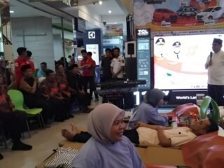 Wakil Ketua DPRD Padang Mastilizal Aye Dukung Donor Darah Ramadan PMI di SJS Plaza