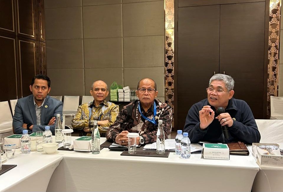 Dari kiri kekanan; Dr. Kristiawanto., S.H., M.H., Prof. Dossy Iskamdar Prasetyo, Prof. Dr. Abdul Latif., S.H., M.Hum., Prof. Dr. Fauzi Yusuf Hasibuan., S.H., M. Hum.