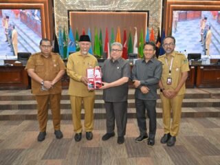 DPRD Sumbar Mulai Bahas KUA-PPAS 2027, Gubernur Mahyeldi Serahkan Rancangan Anggaran