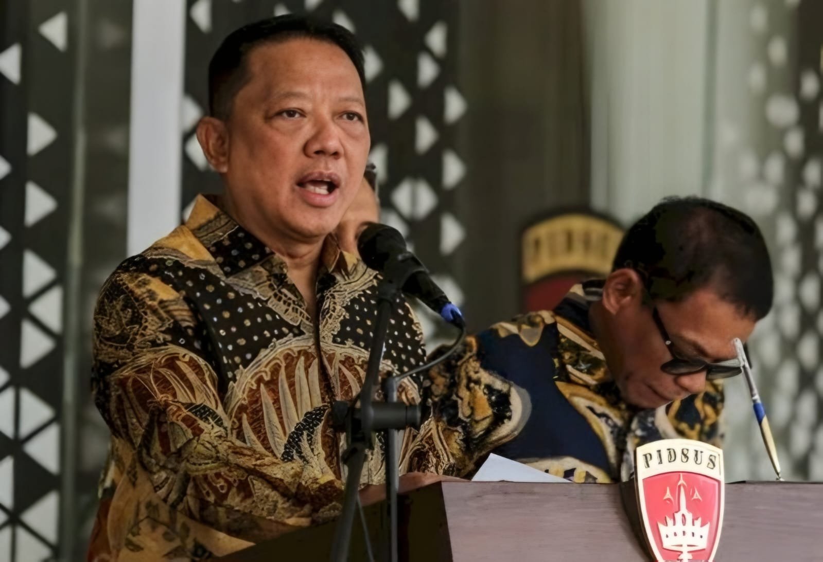 Jaksa Agung Muda Bidang Tindak Pidana Khusus (Jampidsus), Febrie Adriansyah menyampaikan keterangan saat konferesi pers di Gedung Jampidus, Kejaksaan Agung, Jakarta, Jumat (10/7/2026).