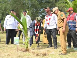 Mahyeldi dan Menteri Lingkungan Hidup Canangkan Gerakan Tobat Ekologis untuk Perkuat Mitigasi Bencana di Sumbar