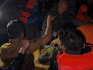 Wagub Vasko Pimpin Evakuasi Korban Banjir di Padang, Kelompok Rentan Diprioritaskan