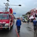 Bupati Pasaman Perintahkan Damkar Bersihkan Lumpur di Fasilitas Umum Akibat Banjir