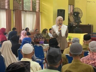 HUT Sumbar ke-81, Dianita Maulin Vasko Berbagi Kebahagiaan Bersama Lansia