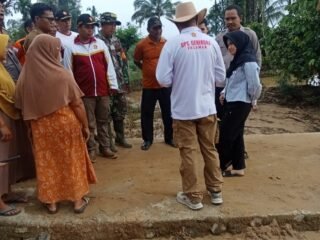 Ketua Fraksi Gerindra DPRD Sumbar Turun Langsung Bantu Korban Banjir Bandang Duo Koto