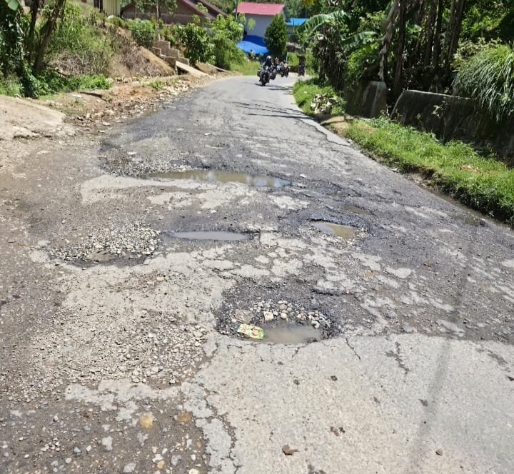 Foto kerusakan jalan provinsi Sumatera Barat ruas Panti–Simpang Empat, Sabtu (29/8/26).