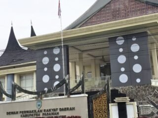 Kantor DPRD Pasaman Dibangun Pakai APBD Rp19,6 Miliar, Rapat Anggaran Malah di Hotel